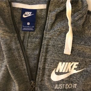 NIKE ZIP UP HOODIE